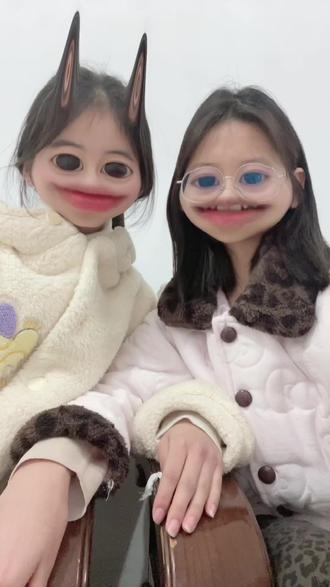 妹妹出来游泳吗~有姐姐^^