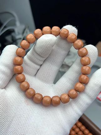 一念清净,福气自生。精品猴头手串。在盘捻之间,感受时光慢下来的痕迹。 这串之上,有匠心,有禅意,更有静默的力量。 愿你我,都能在浮躁的日子里,盘出自己的静好岁月。文玩 #禅意 #静心 #猴头核桃#慢生活#文玩 #手串
