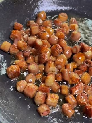 贵州安顺烤小肠,肉质鲜嫩,油炸,烧烤,炒菜都好吃。#烤小肠 #妈呀太香了 #美食