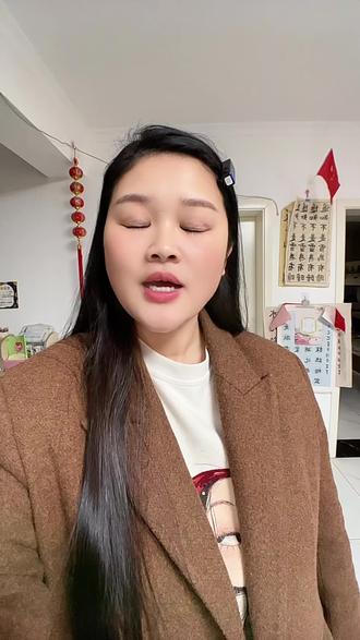 来河南旅游一定要学会的三句河南话,第一句:你真是个信球货。夸这个人比较诚实第二句:乖乖,我真想弄死你了。表示他对你的思念太深了。第三句:你个蛋子,洋蛋的不轻了。夸这个人穿搭特别好看。#河南方言#一本正经飚方言 @DOU+小助手 @DOU+上热门