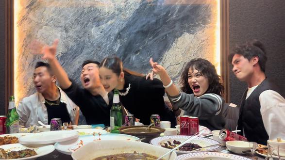 关于集体撕咬空气#我和我的集美们