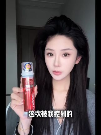 现在每天喝完快乐水,也不怕牙齿变黄了,每天刷牙就感觉给牙齿做了个深度SPA,附着的色素都“赶跑”了!坚持用了一段时间,现在终于可以毫无负担地享受咖啡和奶茶了  牙白了之后,涂什么口红都超好看!再也不用担心显牙黄了!真心推荐给所有“咖妃”、“茶妃”们! #高露洁真空按压美白牙膏#高露洁按压式美白牙膏#高露洁真空美白牙膏