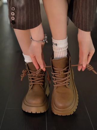 早秋穿搭怎么可以没有马丁靴呢 #早秋穿搭公式 #琥珀流光 #哎呦喂你鞋真好看 #好穿不累脚 #靴子控@DOU+小助手 @巨量千川