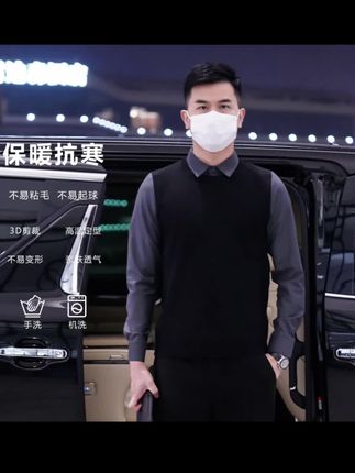 【高品质】假两件针织修身百搭毛衣 男人出门穿好衣,家中必有一千七,兄弟们结婚后千万别穿的太油腻了,这一套板不板正?重点关注一下咱们家的上衣,我们的领口、袖口啊,机洗手洗都不会外翻,不会内剪。重点就是这款毛衣呢,不粘毛、不起球,免于免烫。秋天呢可以外穿,冬天可以当打底穿啊,都是百搭的。我们一共做了六个颜色哦,喜欢的下方。#毛衣 #毛衣穿搭 #毛衣搭配 #毛衣松弛感随性穿搭 #毛衣控
