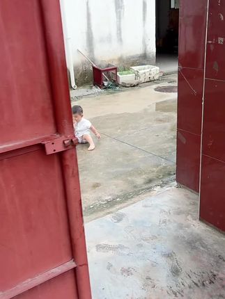 一会不挨,我随你的姓 小团团要挨打了#日常生活 #童年 #日常生活小妙招 #分享生活小技巧 #宝宝玩具益智