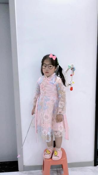 #萌娃自娱时刻 课堂小剧场,刚买了个小手指!#我家公主又开始表演了 #小盆友的日常古灵精怪 #当老师 #过家家