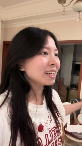 一段无聊的随手唱唱 本来在自拍臭美来着,突然想唱两句便录了#音乐剧出走#广告位#跑调#五音不全