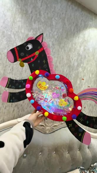 玩具盒不要扔,用来做马年元宵花灯,太好看了!和孩子一起试试吧 #手工灯笼制作幼儿园 #元宵灯笼 #手工diy #亲子手工 #我和孩子的手工故事