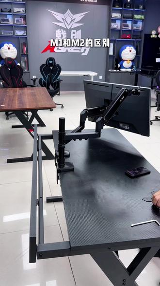 1. 百元级桌面黑科技!戟创M1机械臂切片实测,五轴联动丝滑到指尖悬停都上瘾~ 免安装零螺丝,夹桌/穿孔双模式适配所有桌面,钢铝材质质感拉满,横竖屏360°旋转,打游戏、办公、追剧都能精准找对角度,理线槽还能告别桌面乱糟糟,性价比直接封神!#戟创M1 #显示器支架 #桌搭好物推荐