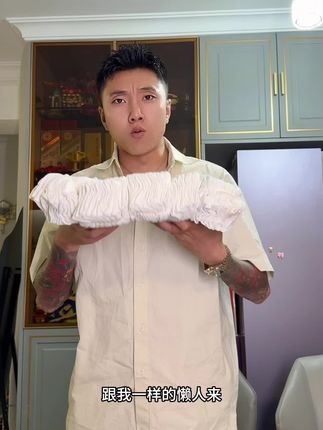 兄弟们,夏天到了,是不是还在担心袜子容易掉跟或者太长呢?今天给大家推荐一款专为男生设计的短袜,它是薄款的,非常透气,而且是浅口设计,不容易掉跟哦!它还是纯色的,搭配什么鞋子都好看,无论是运动鞋还是休闲鞋都可以轻松驾驭,喜欢的话就赶紧下单吧!