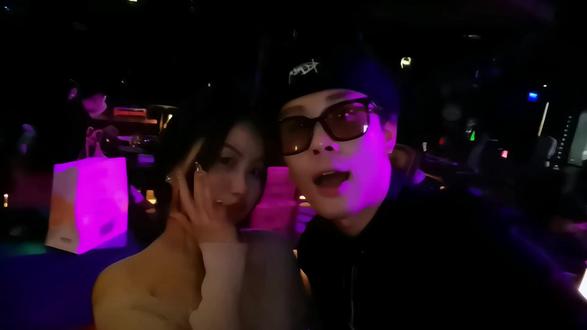 跟王嘉尔过情人节😍#追星成功