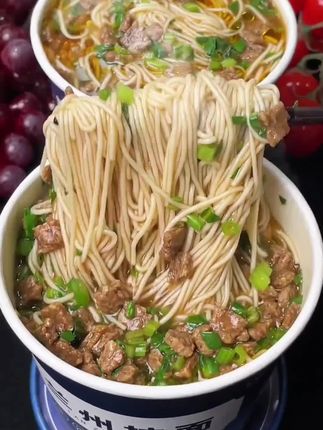 #早餐宵夜不知道吃什么,那就来一桶免煮非油炸的兰州牛肉面!好吃停不下来!#兰州牛肉面 #速食