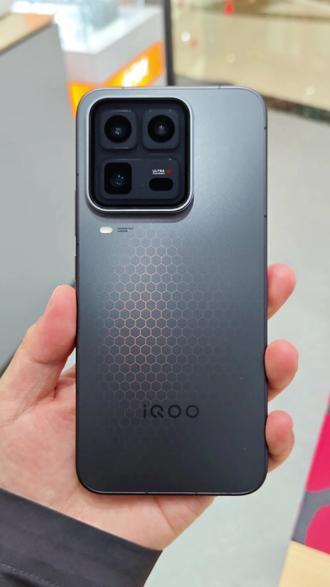 自带散热风扇的手机 自带散热风扇的手机#vivo #iQOO15ultra #iQOO