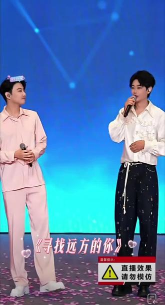 0112扛把子参加杨娇娇的活动和庄公子同台共曲#双人舞台 #上热门🔥 #上热门话题🔥🔥🔥 @赫铭🎙️⁰¹¹² @庄公子 @杨娇娇🎤 5月28-29日粉丝周年庆