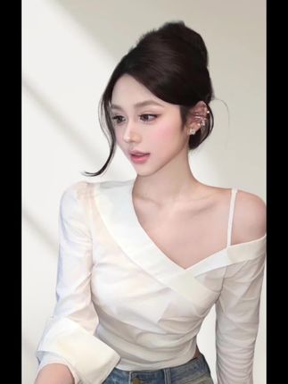 小心机斜肩长袖衬衫女2025秋装新款设计感褶皱收腰显瘦短款上衣