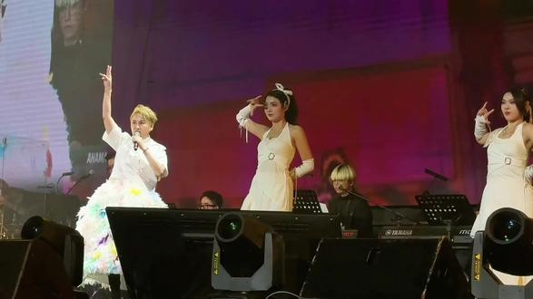 《美少女战士》经典重现 这波童年回忆杀拉满!!
#音乐现场 #美少女战士#汤宝如演唱会 #演唱会