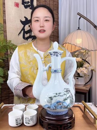 杏花村美酒和景德镇陶瓷强强打造的一款美酒,这个价格您算算是不是景德镇的一整套陶瓷壶都下不来吧?#白酒 #酒水 #高档大气上档次 #礼物推荐 #好酒推荐