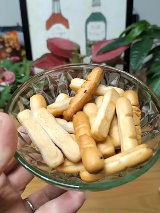 #创作灵感亿欣丰纯碱烤馍棒山西特产代早餐养解馋胃休闲小零食远洋手指馒头#纯碱烤馍棒#手指饼干