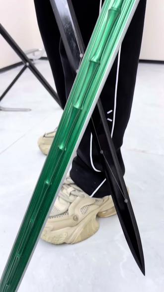 大号电棒,大号剪刀,大号梳子,你们用过没? 这个大剪刀和大梳子是真的可以剪头发用的,不是装饰品。大梳子可以辅助我们剪头发,拍视频做道具用!#大梳子 #梳子 #女发梳 #美发 #发型师