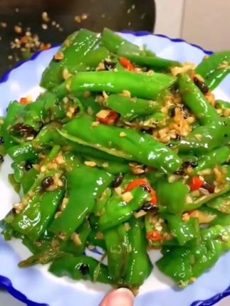 薄皮超辣小皱皮辣椒,新鲜采摘,薄皮,香辣过瘾#辣椒 #薄皮辣椒 #新鲜采摘 #好食材好味道 #抖音助农