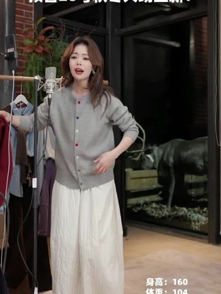 几里与麻 彩扣刺绣边圆领针织开衫 #整个时尚圈都在等入chill #新中式穿搭成为中秋宠儿#简约穿搭 #高级感穿搭 #时尚穿搭