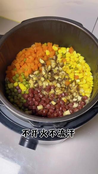 不开火不流汗,在家轻松做出煲仔饭,简简单单的食材做出美味营养的饭菜,你也快来试试吧~#复刻元哥食谱#煲仔饭 #美食教程 #电压力锅美食 #抖音创作者激励计划 @雷月元 Luke