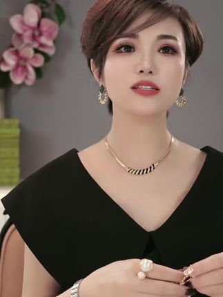 铜合金合成锆石耳饰 2025欧美轻奢新款复古高级感金色耳环女耳圈#热门#热门音乐🔥