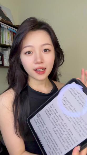 顶级思维:让自己成为产品——《职场成长心态篇》
时隔两年,重新回到自媒体
想给自己记录下喜欢看的访谈记录、喜欢的书记摘要、很多的人生感悟...
想跟大家分享与这个世界跌跌撞撞的过程,一起体验,一起快乐感受...
选擅长的事,
感兴趣的事,
能开心蹦哒地去上班的事,
选择短期看来痛苦,
但长远来看可以让我们内心更平静的事...
我觉得勇敢这个词真的很美很美,
希望我们能在与世界交锋的这段日子里,勇敢、真实、无畏得做自己。
这段时间我再次沉静下来,内看自己,找回自己。
相比于有过多的欲望,导致自己焦虑、内耗...
我更希望我能做回,
专注自己,只做自己想做的事的人。
我很喜欢的杨姐说:“不要依赖任何“人生导师”,你才是自己人生的第一负责人。我选择,我负责。结果好坏,我承担。我坚信自己选的路,并努力把它变成‘正确’。”
安吉丽娜朱莉:“面对低估,直接迎上去,直面他、感受它、甚至享受它,不逃避,沉浸其中,感受一切,扛过去,直到结束。”
#女性成长 #自我成长 #纳瓦尔访谈 #积极心理学#成长型心态