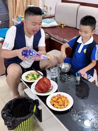 儿子越来越懂我了! #家有萌娃