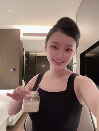 空姐最喜欢飞的驻外,而我就喜欢飞单班,结婚和不结婚还是两样,一个人驻外拍一个视频。很满意现状,衣服不需要有多贵,只要身材好,s码衣服我也可以驾驭啦,我要保持好现在的状态,这就是现在的我#生活碎片 #记录平凡的生活 #记录真实生活 #vlog日常 #内容过于真实
