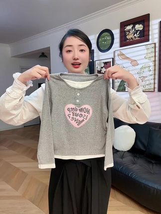 给女儿入了个时尚又洋气的纯棉假两件打底衫,纯棉#面料舒适透气 假两件的款式很好看又百搭#谁穿谁好看 #纯棉打底衫 #百搭上衣 #上衣穿搭