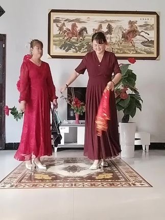今天没有事了,带了小丫鬟去逛逛去了