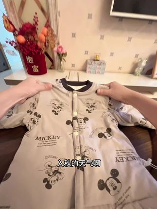 天气一天比一天凉,赶紧给我家小朋友准备了这种新疆棉花的小棉袄,关 是价格便宜,外穿内穿都合适#高品质童装#宝妈分享 #保暖又好看#每日童装穿搭分享#面料柔软舒适