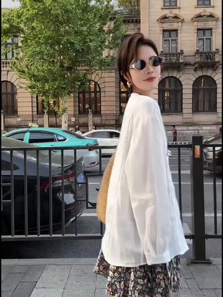 秋季套装女2025新款韩系设计感时尚衬衫搭复古高腰碎花短裙两件套#无限回购的宝藏单品 #时尚穿搭#穿出高级感#简约大气#气质穿搭