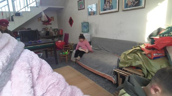 大年初一拜年磕头领红包啦#家乡习俗 #人多就是热闹 #农村风俗传统 #压岁钱,给多少合适