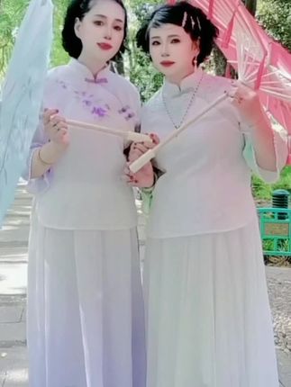 阳光心态的俩姐妹.在一起好开❤❤
