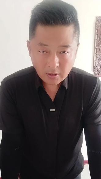 云朵针对歌曲《化风行万里》的原唱争议进行了说明。 #云朵#版权