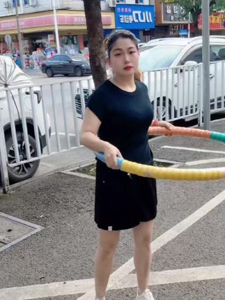 呼啦圈转起来#呼啦圈属于有氧运动 每天坚持甩30分钟,轻松甩掉大肚腩水桶腰#每天坚持锻炼 都会有收获的#一起来锻炼 #居家好物