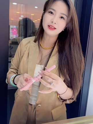 自从有了这个厨房剪刀做饭就方便很多,他可以拿来剪菜、剪肉、剪骨头,而且做工材质非常好。用完了挂起来收纳。#剪刀#厨房剪刀 #居家必备#好物推荐🔥 #厨房好物