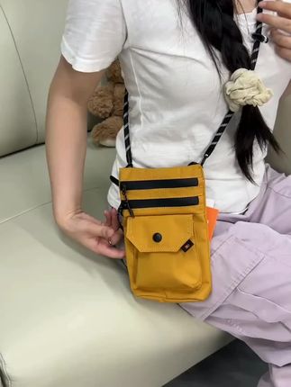手机背包对于我这个全职妈妈太有必要了,只有宝妈能懂宝妈,姐妹们对自己好点,带孩子这两年不能美美哒,但一定要方便自己,让自己过得舒适一点#出行必备 #手机包 #户外 @抖音小助手 @创作者扶持