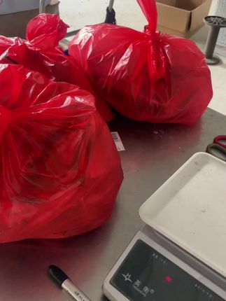 打包送酒店去 专业加工各种鱼鲞 外地的酒店老板 也都可以看过来 家里喜欢吃的 也可以在商铺购买 品质保证一切 #创业日记 #良心卖家 #电商 #特色农产品 #让海风吹散班味