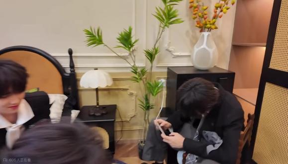 我真不行了,三个神人😆 #TF家族四代陈奕恒 #TF家族四代左奇函#TF家族四代王橹杰#物料 #豆包穿搭