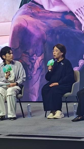 原来叶深在半边天节目上说自己第一次离婚的言论在网上巨火的那段时间,叶深第二次婚姻离婚的那段时间#张越 #她的房间 #叶深 #再见叶深 #半边天