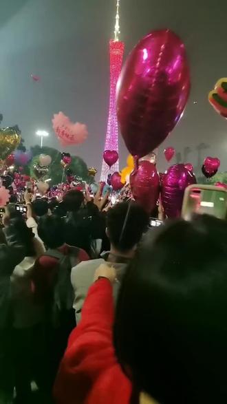 1. 新岁启封,2026年万事皆顺意!愿日子滚烫,岁岁安澜。
2. 告别旧岁,奔赴新程,2026年所求皆如愿,所行皆坦途。
3. 2026,新的365天,愿平安喜乐常伴,努力皆有回响。
2026农历马年春节版
1. 乙巳辞旧岁,丙午启新程!2026马年新春,愿龙马精神,阖家安康,岁岁无忧。
2. 骏马奔腾迎新春,福暖四季万事兴。2026年,愿你扬鞭奋进,收获满满。
3. 新春至,福气到!2026马年,愿你事业马到成功,生活一马平川,阖家幸福美满。
职场专属版
2026,新的365天,愿平安喜乐常伴,努力皆有回响💕💕##现场直击 #气球 #人山人海太热闹了 #人山人海太热闹了