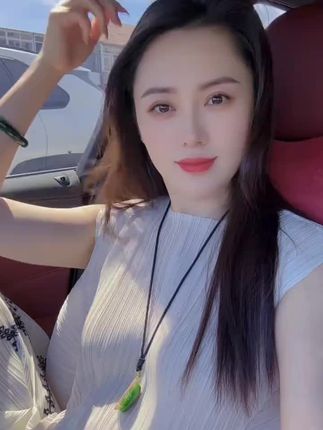 “在乎你的人,风吹草动都心疼,不在乎你的人,狂风暴雨也无声”