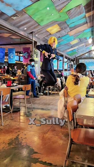 这个山治就这样 转着圈比着心萌萌地跑了过来
(是为i做e的3治
#山治 #山智海边餐厅 #海贼王 #环球影城海贼王 #cos