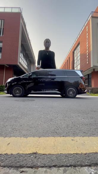 手机版剪映如何制作跨车视频也来啦~需要的亲们赶紧学习拍一期吧#新能源车 #腾势D9 #跨车视频