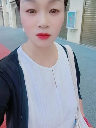 #朋友们,下午好,感谢好友们的一路支持,一路陪伴#女人要自强自立更要好好爱自己