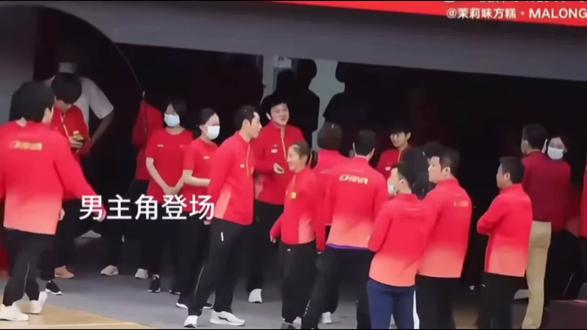 哥姐情人节快乐😘家人们情人节快乐😘😘😎🤘这只是哥姐生活中的冰山一角哦,今天来点甜的😘🤘🤘#孙颖莎#王楚钦#莎头#情人节