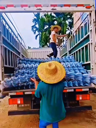 防锈镀锌铁丝网钢丝网户外围护栏网家用养殖牛羊拦鸡网菜园勾花网#勾花网 #护栏网源头厂家 #圈山圈地围栏